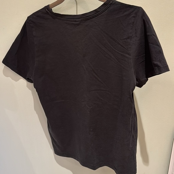 Uniqlo black v neck t-shirt in EUC - Picture 2 of 3